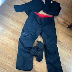 Ladies, ski pants ski mittens, thermal T-shirt and pants all in the set